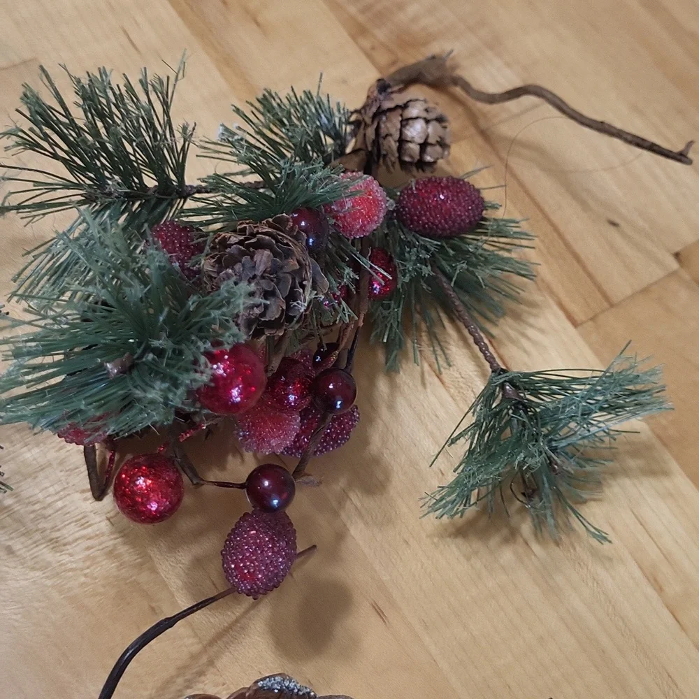 Christmas Decorations Small Individual Wreaths w Pinecones & Glitter